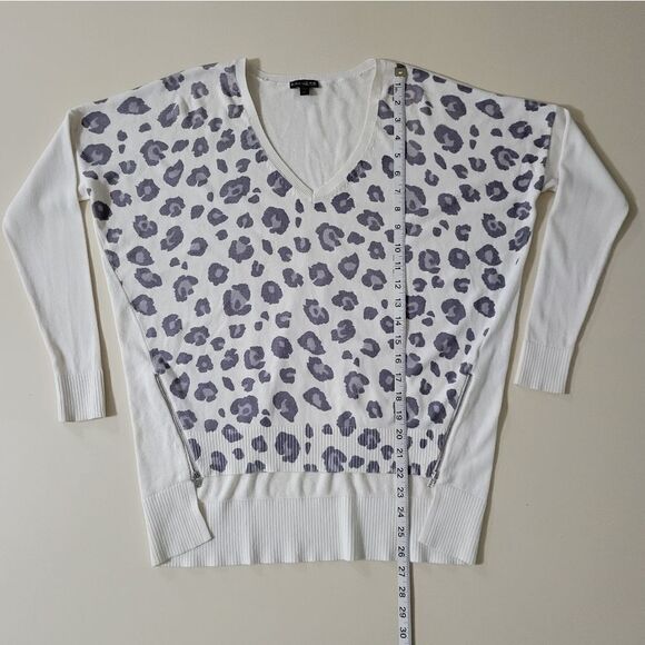 Express Women's Leopard Print V-neck Hi-Low Pullover Sweater with Zipper Detail - Picture 6 of 15